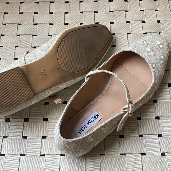 Floral Daisy Mary Jane flats size 10 - Picture 7 of 7